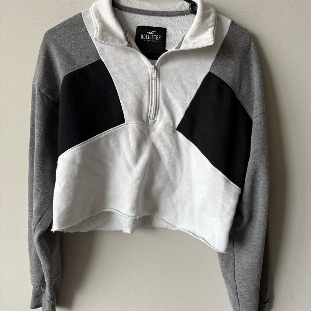 Hollister Women's Gray and Black Colorblock Top